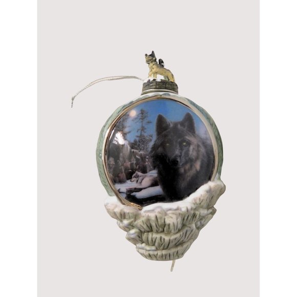 Call of the Wilderness Ornament Moon Shadow by Kevin Daniel 2000 Bradford - Picture 1 of 4